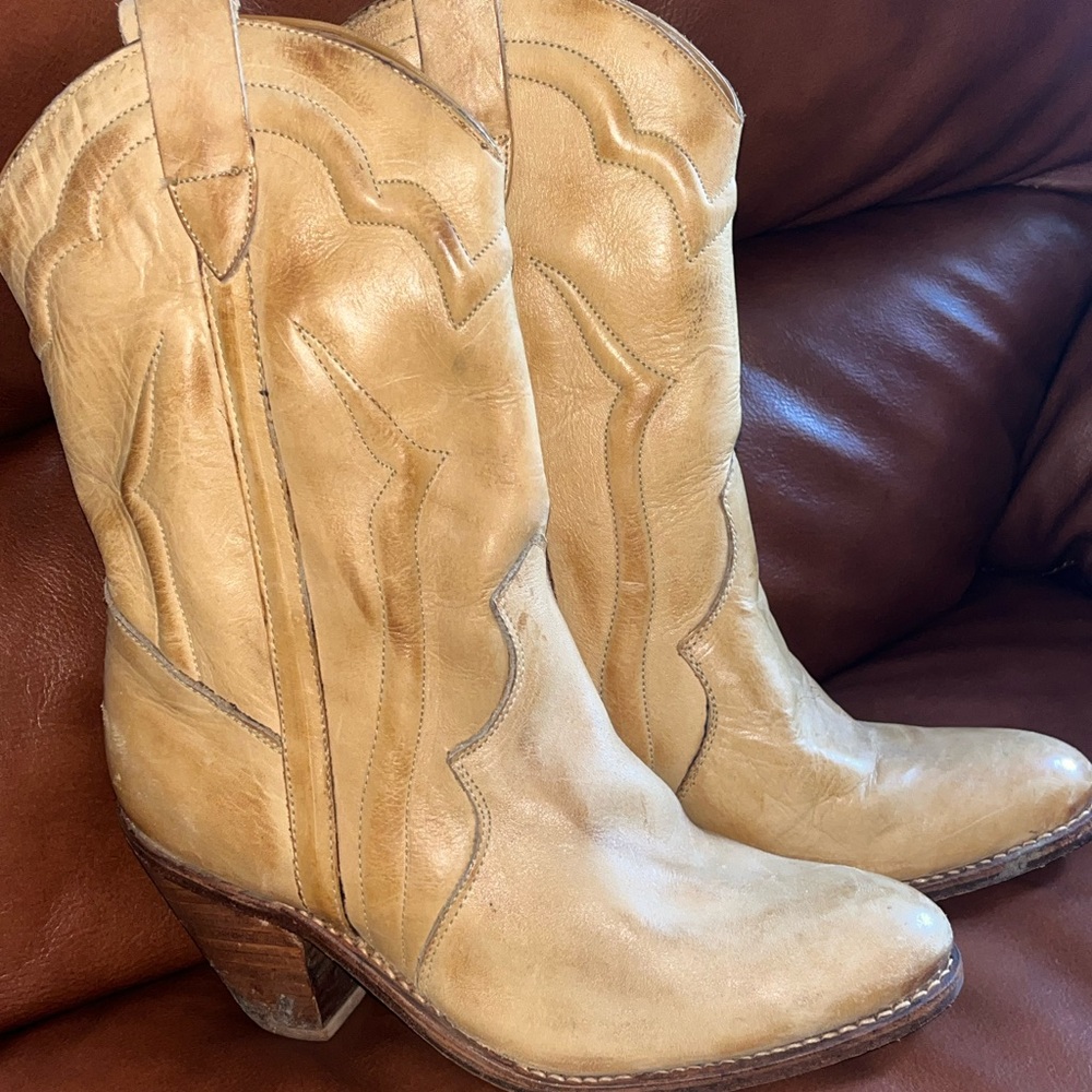EUC Beautiful Brazilian Cowboy boots vintage Size 8.